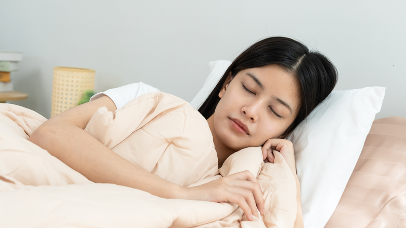 Duy trì cân nặng hợp lý, hạn chế rượu bia và thuốc lá để  giảm áp lực hô hấp khi ngủ