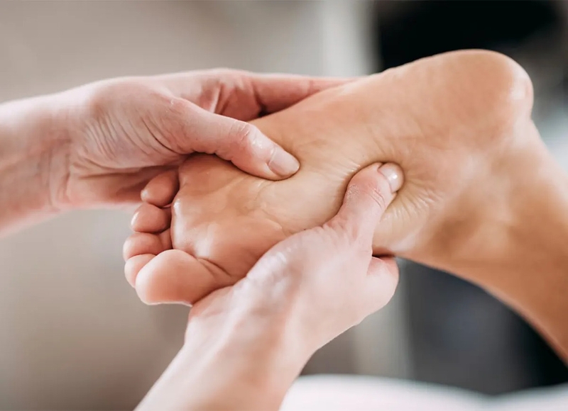 Cách chữa bàn chân bẹt ở người lớn và một số biến chứng có thể gặp 2