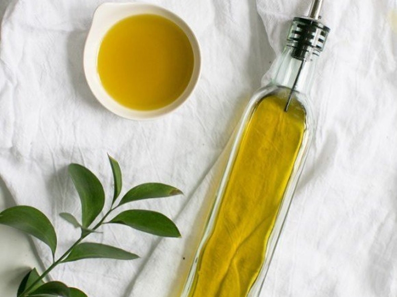 Cách chữa đuôi tóc khô xơ, chẻ ngọn 3