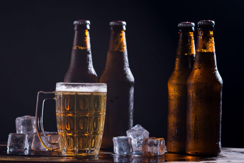 Tránh uống bia rượu trước khi ngủ