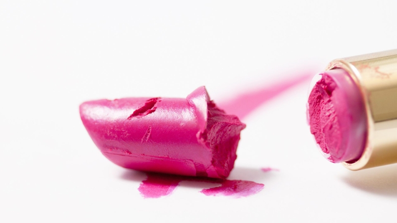 Cách chữa son môi bị gãy đơn giản, hiệu quả và dễ thực hiện tại nhà 1