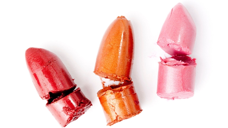 Cách chữa son môi bị gãy đơn giản, hiệu quả và dễ thực hiện tại nhà 3