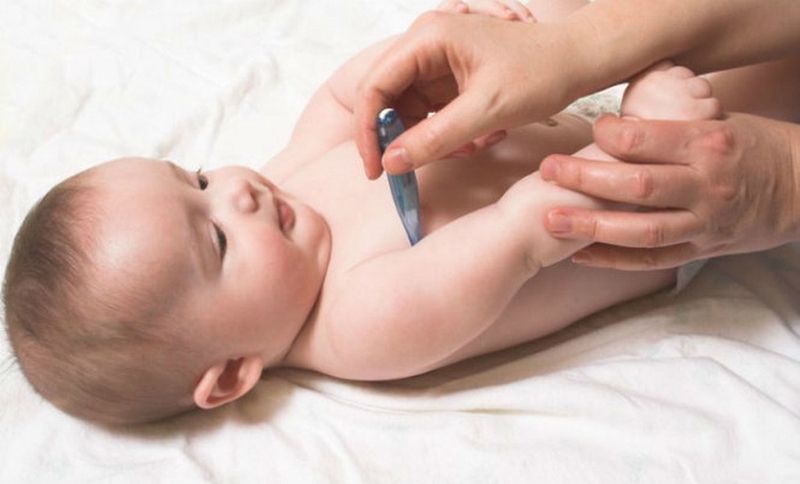 Cách chữa sốt ở trẻ sơ sinh an toàn không sử dụng thuốc 1