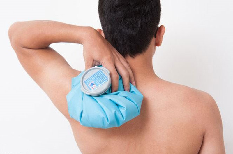 Chườm lạnh mang đến hiệu quả khả quan cho bệnh thoát vị đĩa đệm