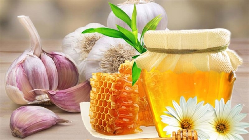 Cách chữa viêm họng hạt bằng mật ong kết hợp với tỏi mang lại hiệu quả cao
