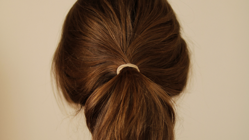 Chọn phụ kiện cột tóc phù hợp đóng vai trò quan trọng trong việc bảo vệ sợi tóc