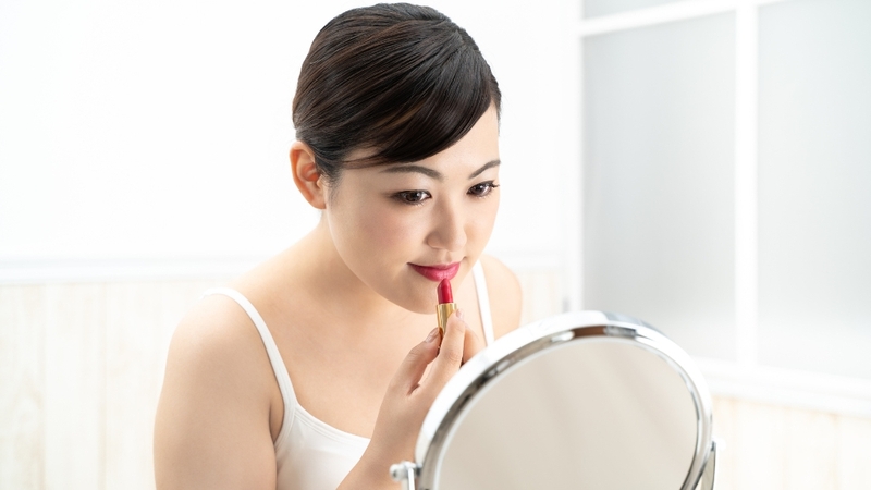 Cần chọn màu son phù hợp để giúp gương mặt tươi tắn và hài hòa hơn