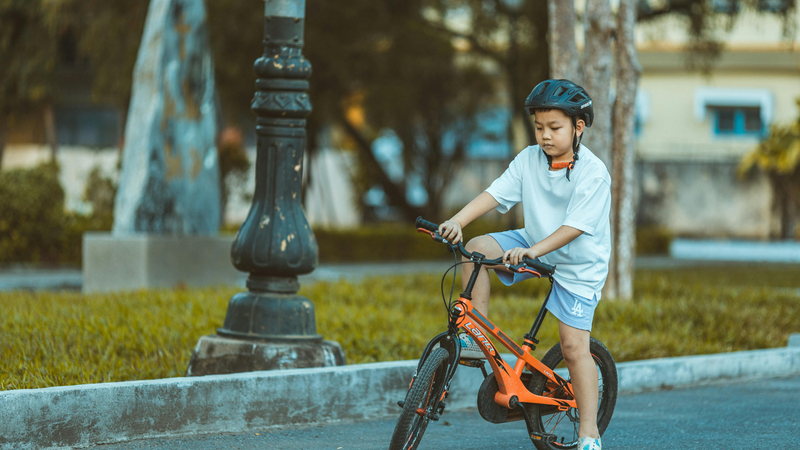 Khuyến khích trẻ vận động thể chất bên cạnh việc dạy con học