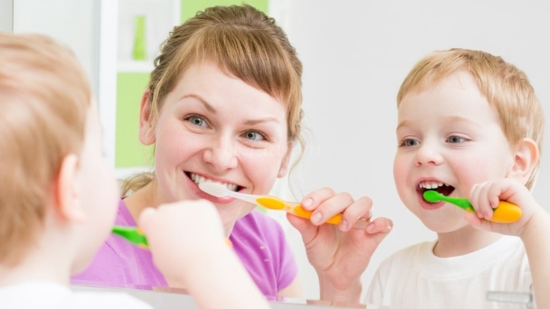 cach-day-tre-ve-sinh-ca-nhan-dung-cach-va-hieu-qua-ma-ba-me-can-biet 2.jpg