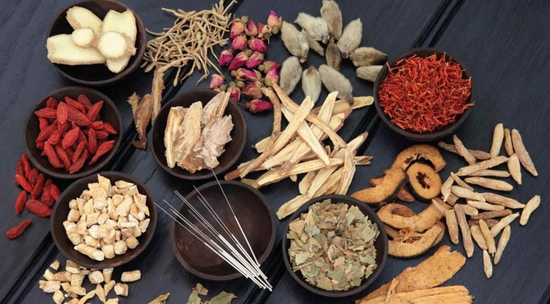 Dùng thuốc Đông y điều trị mề đay phong nhiệt.