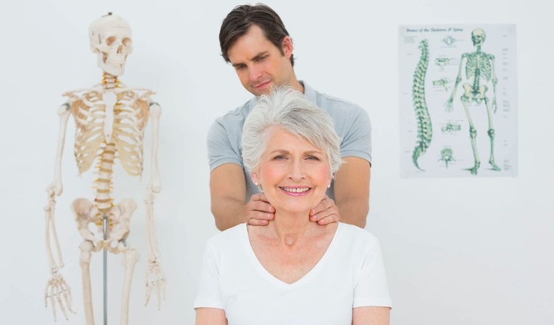 Cách điều trị thoái hóa đốt sống cổ phổ biến và hiệu quả 3