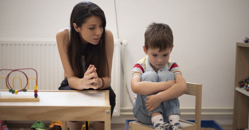 Cha mẹ nên tích cực tìm hiểu về chứng tự kỷ