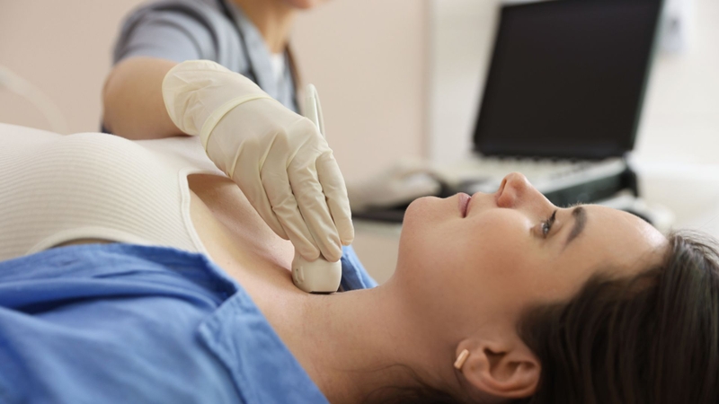 Siêu âm tuyến giáp là một trong các phương pháp hỗ trợ chẩn đoán ung thư tuyến giáp