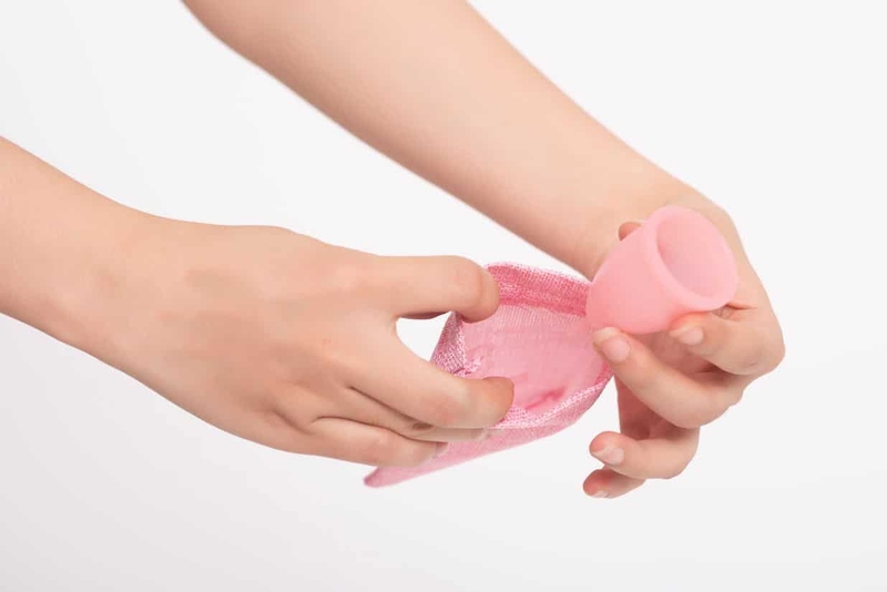 Cách dùng cốc nguyệt san khi nằm ngủ để có một đêm trọn giấc2