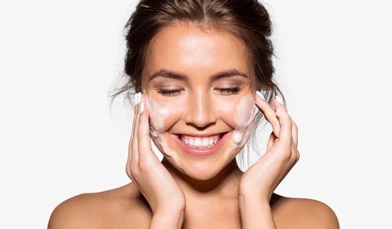 Cách dùng dầu tẩy trang đúng chuẩn, làm sạch sâu và ngăn ngừa mụn 3