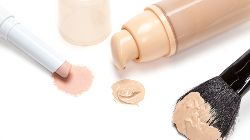 Dùng dạng kem cho vùng quầng thâm mắt và dạng thỏi cho mụn