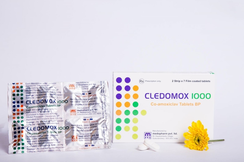 Thuốc Cledomox thuộc nhóm kháng sinh Penicillin, có thành phần chính là Amoxicilin và Acid clavulanic có công dụng điều trị các tình trạng viêm nhiễm