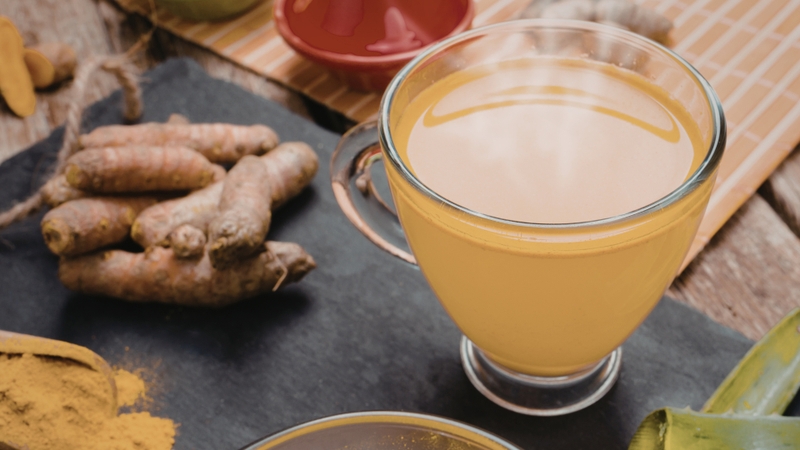 Sữa giúp trung hòa acid dạ dày, nghệ hỗ trợ phục hồi lớp niêm mạc bị tổn thương