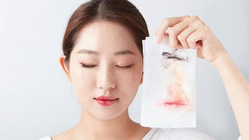 Cách dùng nước tẩy trang mang lại hiệu quả làm sạch tối ưu 1