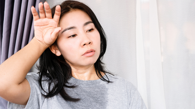 Nên rửa mặt sau khi da mặt đổ mồ hôi sau khi luyện tập thể thao hoặc do thời tiết nắng nóng