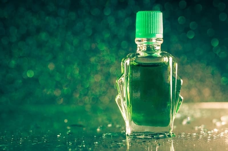 Những công dụng tuyệt vời của dầu gió không phải ai cũng biết