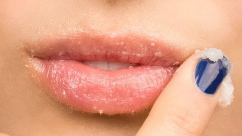 Cách dưỡng môi ban đêm cho đôi môi căng mọng, hồng hào 3