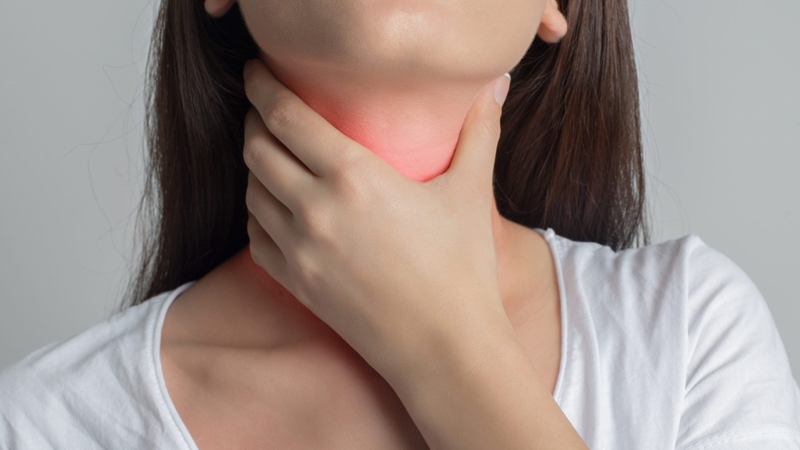 Cách giảm triệu chứng viêm họng cấp với xịt họng Otosan Forte 4