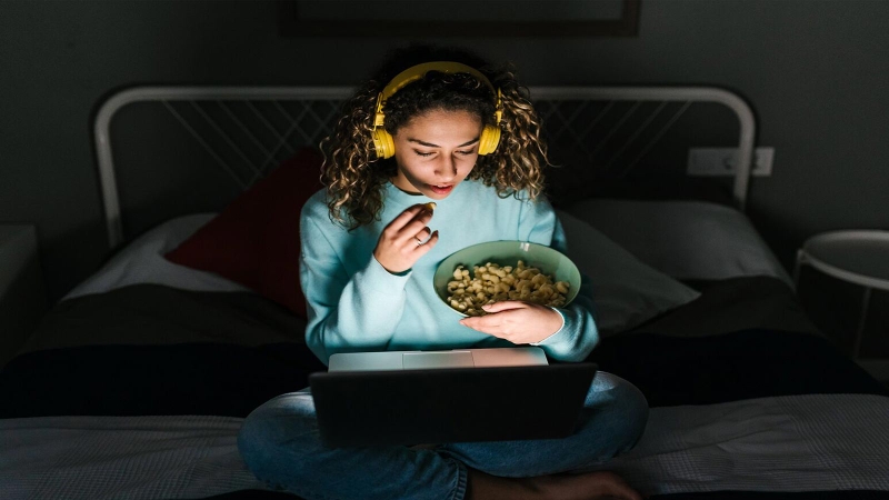 Cách giúp loại bỏ thói quen ăn đêm gây hại cho sức khỏe 4