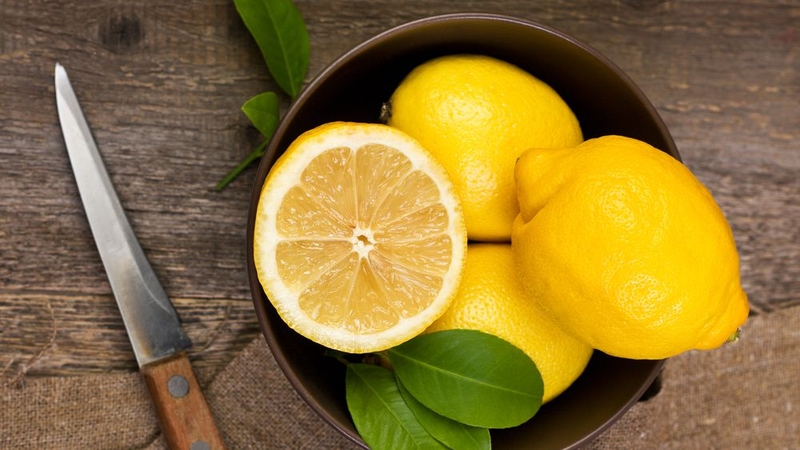 Cách hạ sốt cho bé bằng chanh cực kì hiệu quả 2