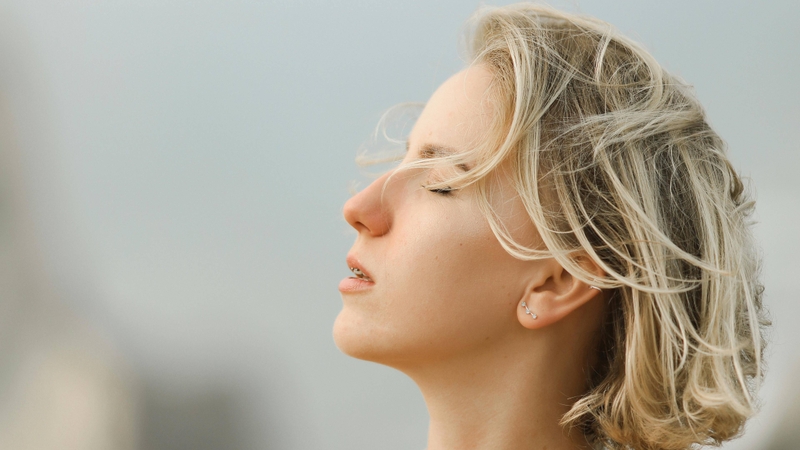 Khi bị thở hụt hơi, người bệnh thường có cảm giác ngực căng, thở gấp