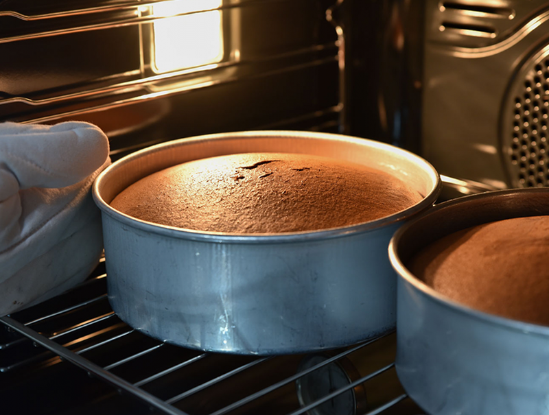 Cách làm bánh bông lan bằng bột mì thơm ngon, mềm mịn 4