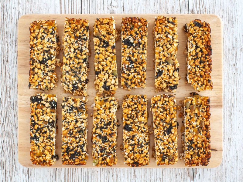 Bánh gạo lứt mix hạt với nhiều công dụng có ích cho sức khoẻ, đặc biệt hỗ trợ giảm cân