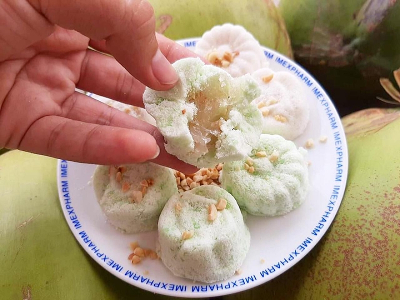 Bánh in nhân dừa thú vị bắt mắt