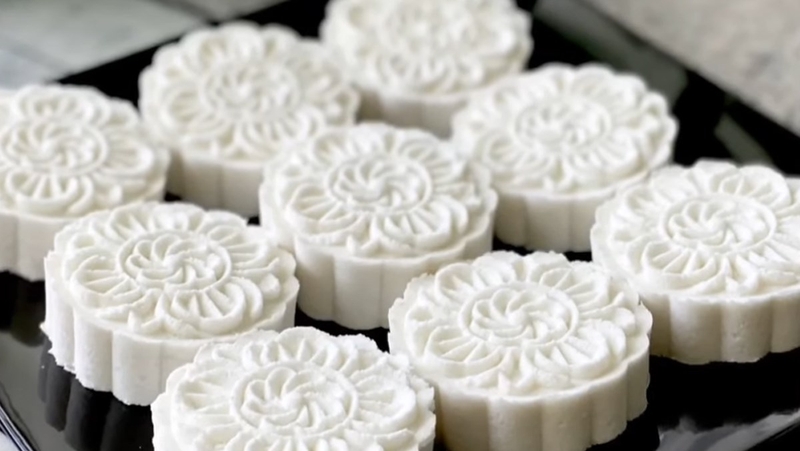 Bánh in được biết đến như một loại mứt tiếp khách ngày Tết