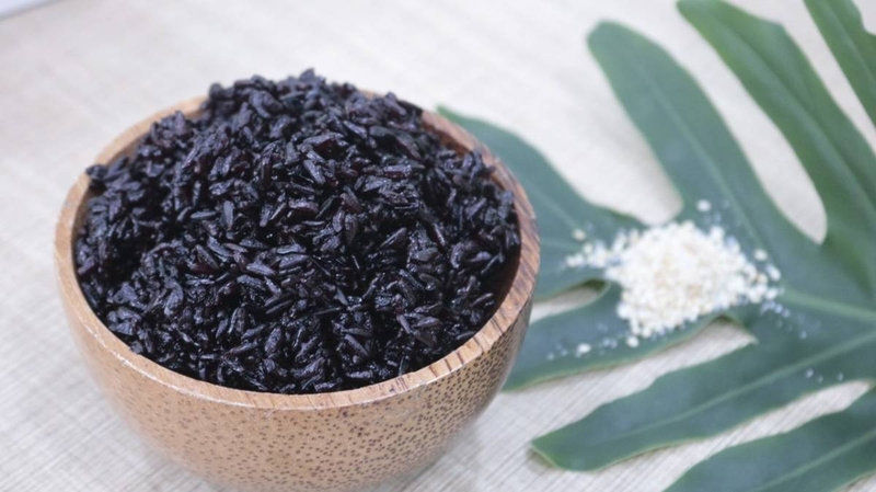 Cách làm bánh khúc gạo lứt đen ức gà không cần dùng lá khúc 2