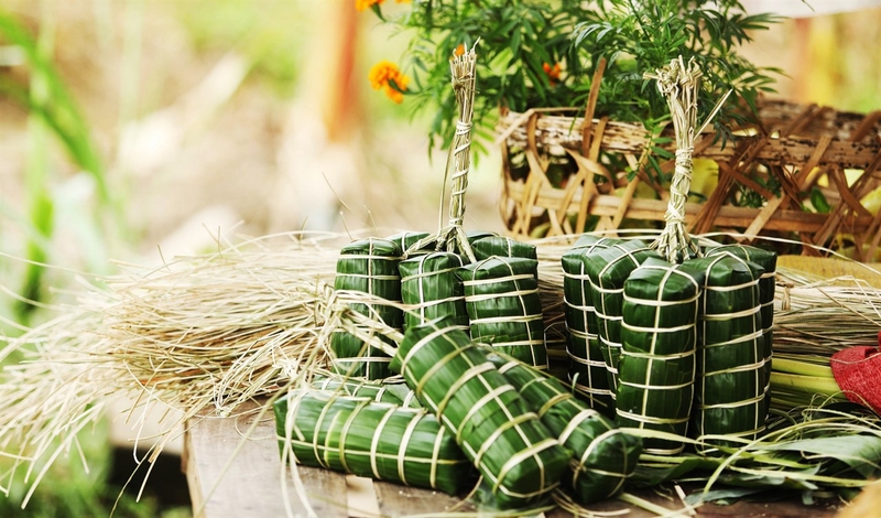 Bánh tét là món ăn cổ truyền không thể thiếu mỗi dịp Tết đến Xuân về