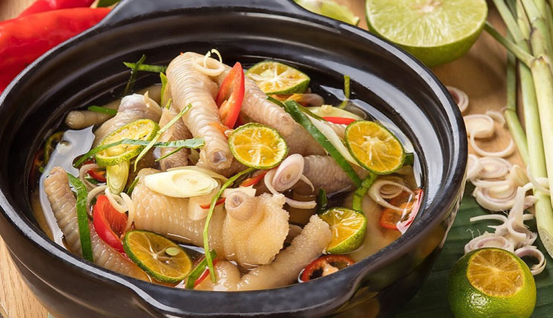 Cách làm chân gà sả tắc giòn sật giúp da căng mịn 1