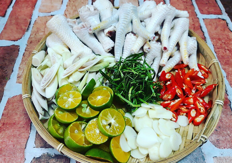 Cách làm chân gà sả tắc giòn sật giúp da căng mịn 2