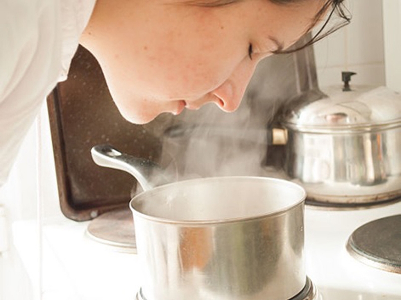 Xông lá cũng là cách làm giảm đau đầu nhức mắt cực hiệu quả.