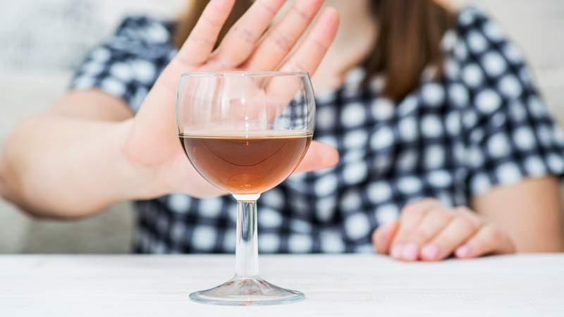 Cách làm giảm đau họng sau khi uống rượu 3