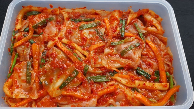 Ăn kim chi bắp cải với cơm trắng thật đúng vị