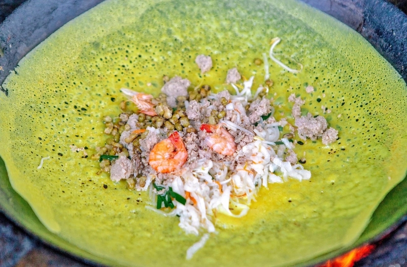 cach-lam-mon-banh-xeo-mien-trung-tai-nha-thom-ngon-dam-vi-3.jpg