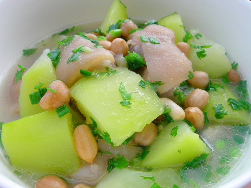 Cách làm móng giò hầm đu đủ lợi sữa cho mẹ 2