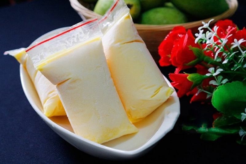 Chi tiết cách làm sữa chua xoài túi đơn giản.