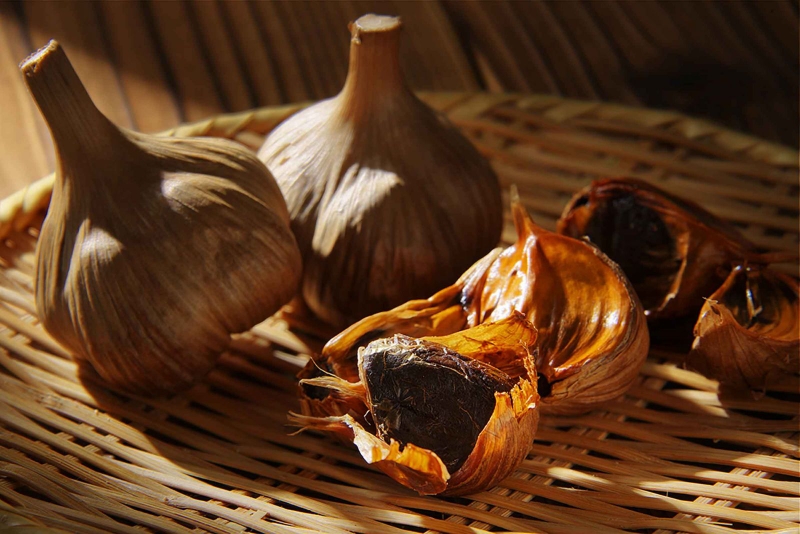 Cách làm tỏi đen bằng nồi cơm điện đơn giản&nbsp;3