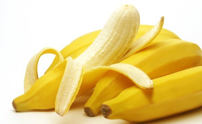 Cách làm trắng răng bằng vỏ chuối