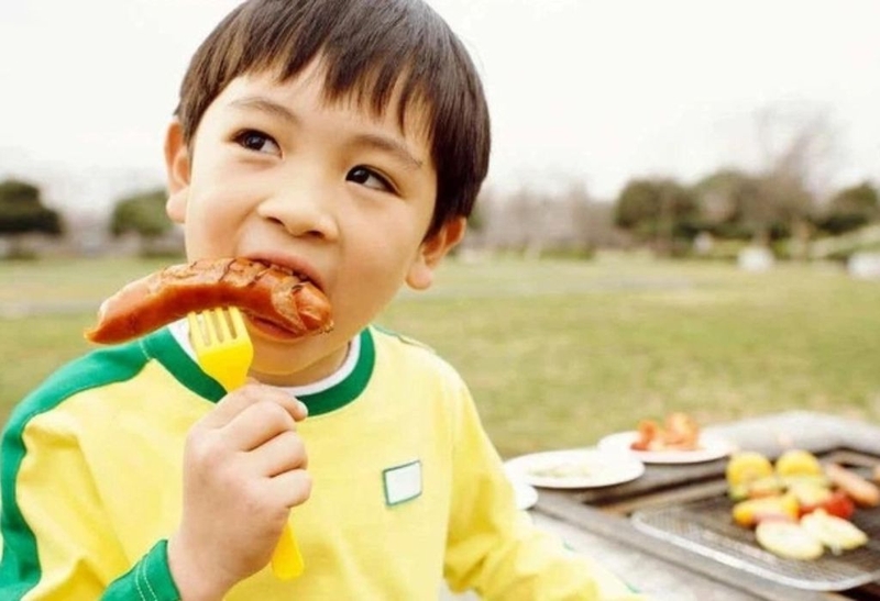 Cách làm xúc xích cho bé ăn dặm dễ thực hiện tại nhà 4