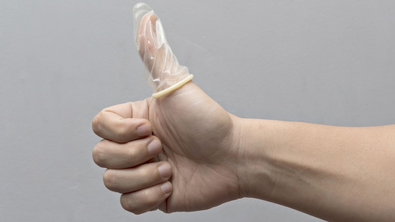 Cần làm gì khi bao cao su bị kẹt trong âm đạo