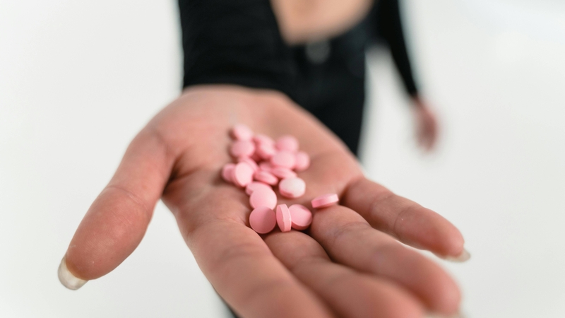 Khi xuất hiện dấu hiệu nhiễm trùng, bạn có thể dùng kháng sinh theo chỉ định