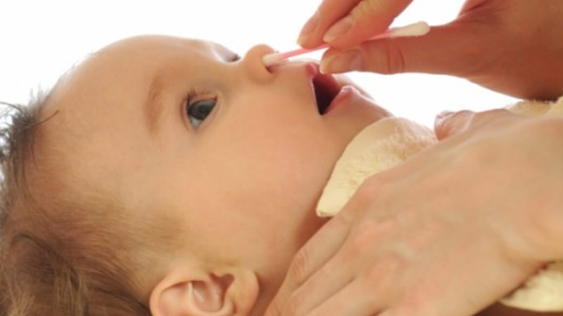 Cách lấy gỉ mũi cho trẻ sơ sinh đơn giản mà an toàn 1